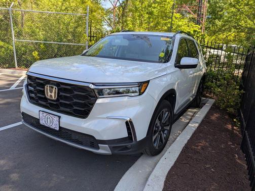 2025 Honda Pilot Touring 8-Passenger