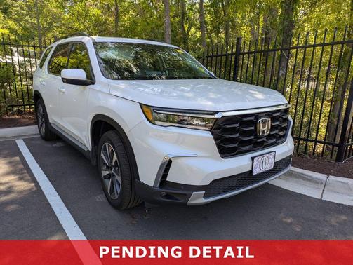 2025 Honda Pilot Touring 8-Passenger