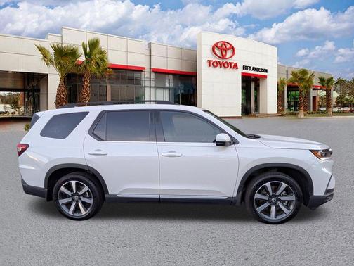 Platinum White Pearl 2025 Honda Pilot Touring 8-Passenger