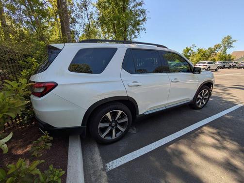 2025 Honda Pilot Touring 8-Passenger