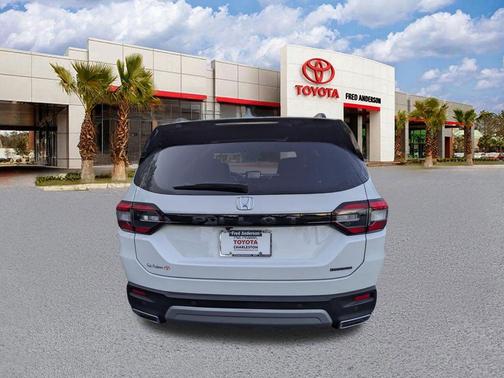 Platinum White Pearl 2025 Honda Pilot Touring 8-Passenger