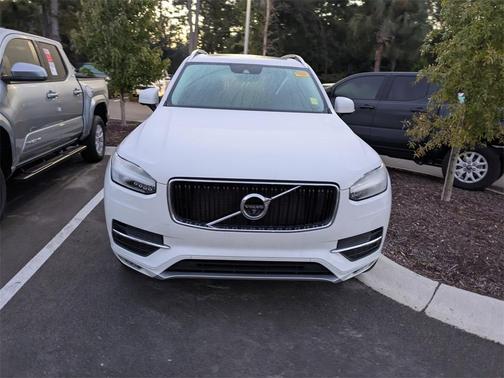 2018 Volvo XC90 T5 Momentum