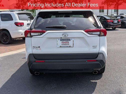 Ice Cap 2024 Toyota RAV4 XLE