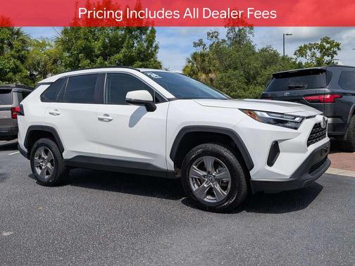 Ice Cap 2024 Toyota RAV4 XLE