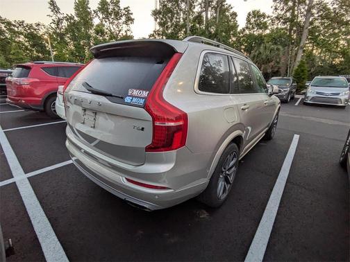 2017 Volvo XC90 T6 Momentum