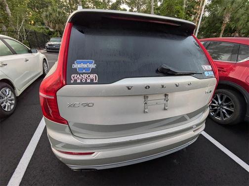 2017 Volvo XC90 T6 Momentum