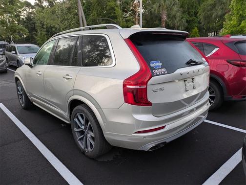 2017 Volvo XC90 T6 Momentum