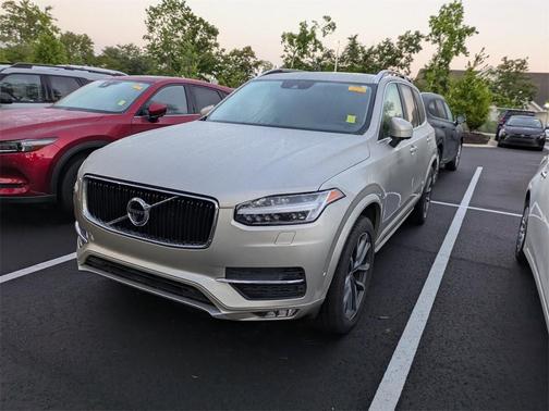 2017 Volvo XC90 T6 Momentum