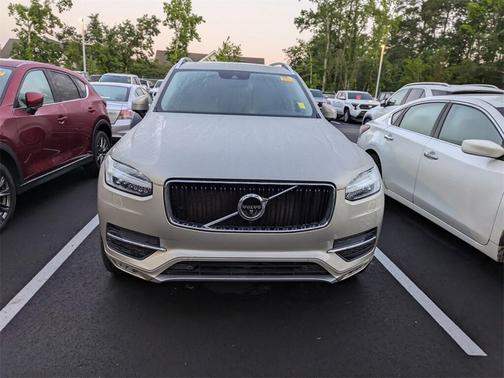 2017 Volvo XC90 T6 Momentum