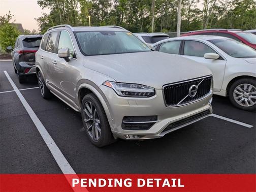 2017 Volvo XC90 T6 Momentum