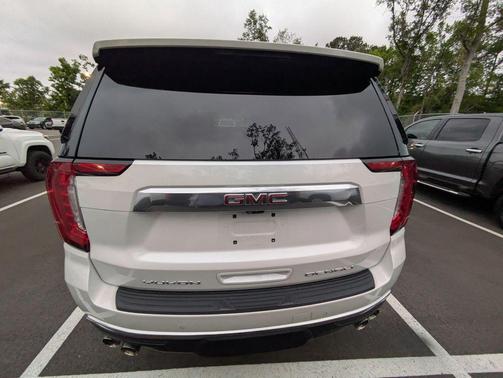 White Frost Tricoat 2021 GMC Yukon XL Denali