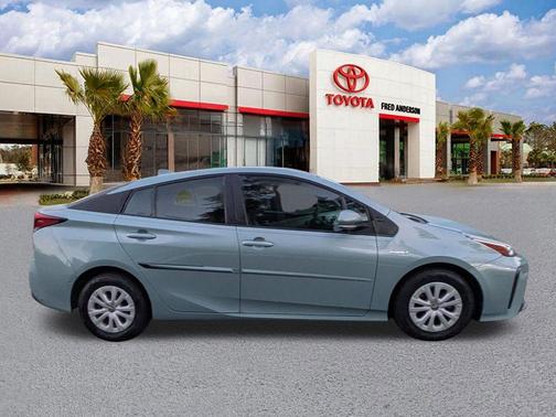 2021 Toyota Prius LE