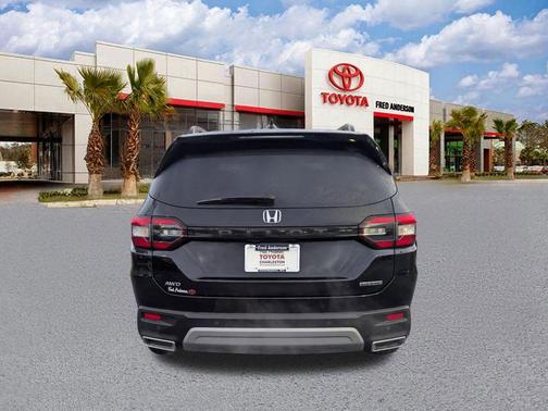 Crystal Black Pearl 2025 Honda Pilot Touring 8-Passenger