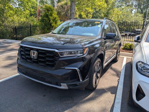 Crystal Black Pearl 2025 Honda Pilot Touring 8-Passenger