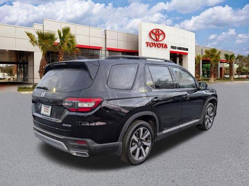 Crystal Black Pearl 2025 Honda Pilot Touring 8-Passenger