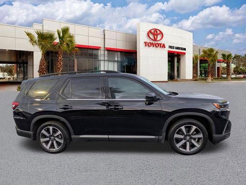 Crystal Black Pearl 2025 Honda Pilot Touring 8-Passenger