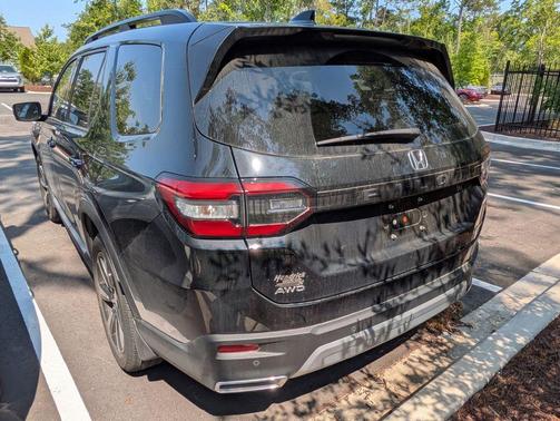 Crystal Black Pearl 2025 Honda Pilot Touring 8-Passenger