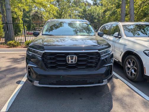 Crystal Black Pearl 2025 Honda Pilot Touring 8-Passenger