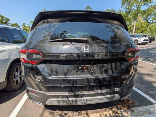 Crystal Black Pearl 2025 Honda Pilot Touring 8-Passenger