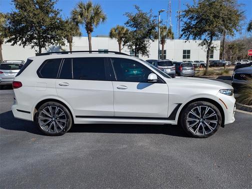 2021 BMW X7 M50i