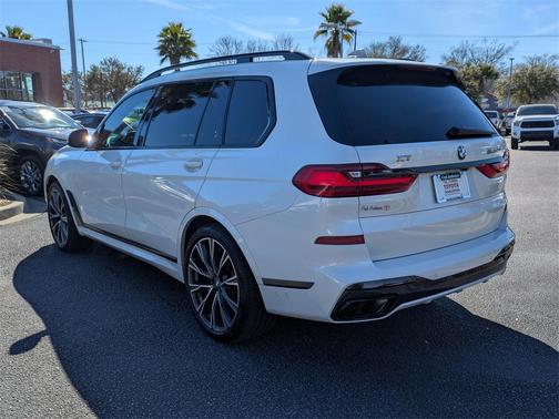 2021 BMW X7 M50i