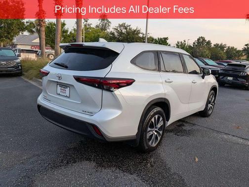 Wind Chill Pearl 2024 Toyota Highlander XLE