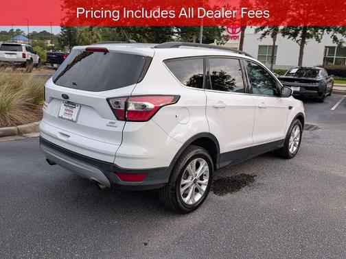 OXFORD WHITE 2017 Ford Escape SE
