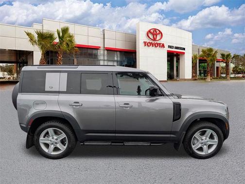 2022 Land Rover Defender 110 SE