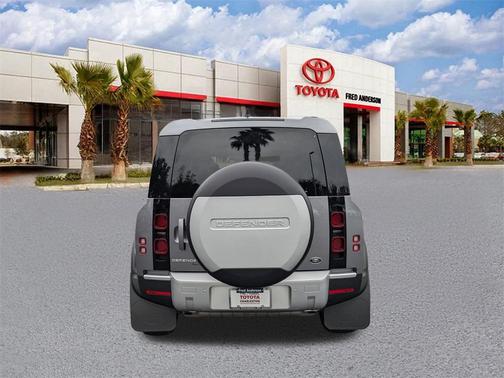 2022 Land Rover Defender 110 SE