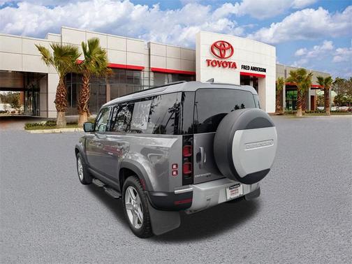 2022 Land Rover Defender 110 SE