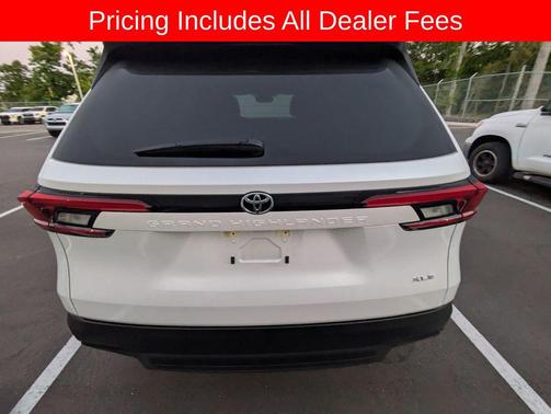 Wind Chill Pearl 2026 Toyota Grand Highlander XLE