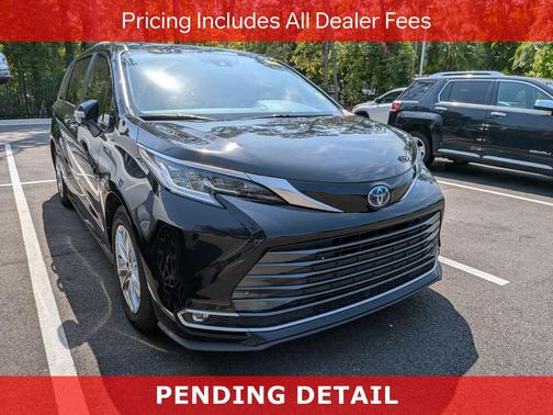 Midnight Black Metallic 2023 Toyota Sienna Limited
