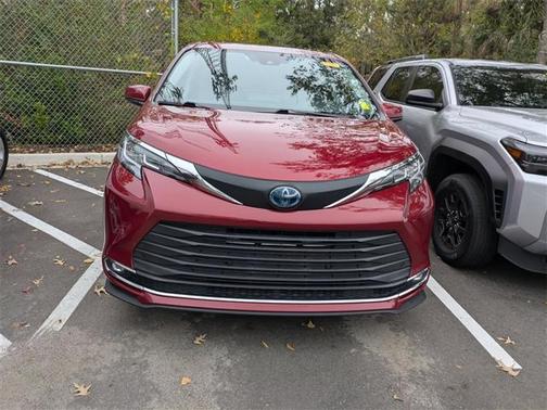2021 Toyota Sienna XLE 7 Passenger