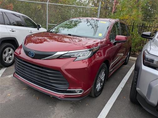 2021 Toyota Sienna XLE 7 Passenger
