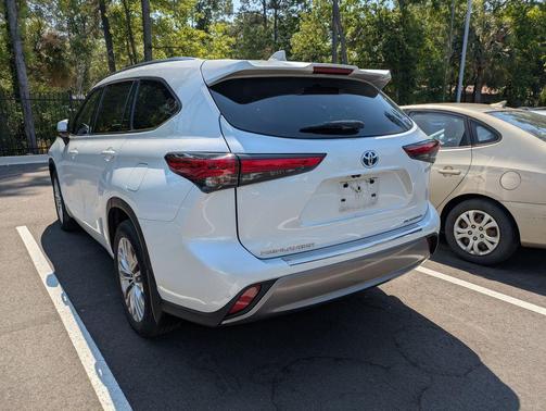 Wind Chill Pearl 2023 Toyota Highlander Hybrid Platinum