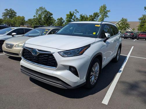 Wind Chill Pearl 2023 Toyota Highlander Hybrid Platinum