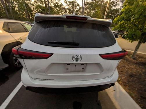 Wind Chill Pearl 2023 Toyota Highlander XLE