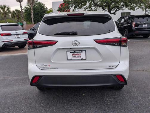 Wind Chill Pearl 2023 Toyota Highlander XLE