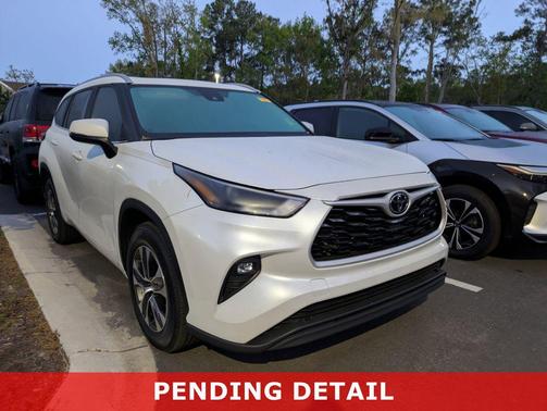 Wind Chill Pearl 2023 Toyota Highlander XLE