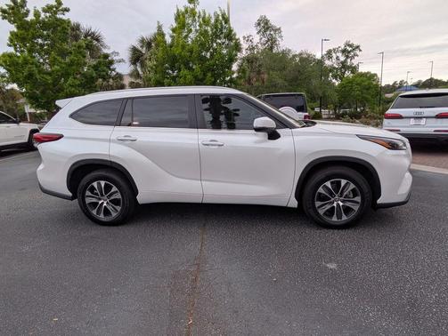 Wind Chill Pearl 2023 Toyota Highlander XLE