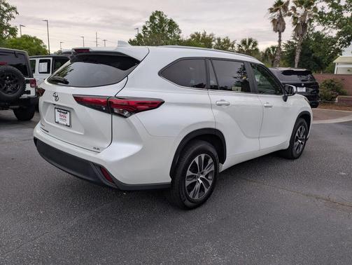 Wind Chill Pearl 2023 Toyota Highlander XLE