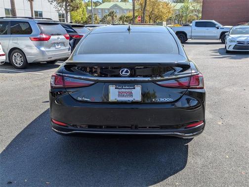 2022 Lexus ES 300h 300H