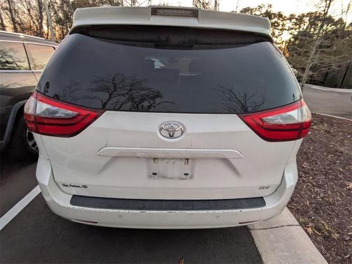 2020 Toyota Sienna XLE