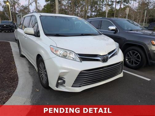 2020 Toyota Sienna XLE