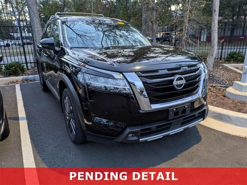 2023 Nissan Pathfinder SL 4WD