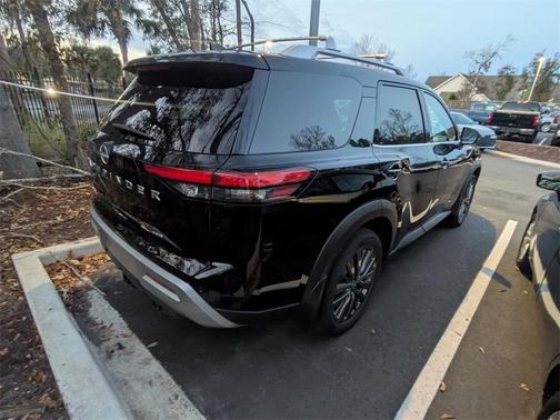 2023 Nissan Pathfinder SL 4WD