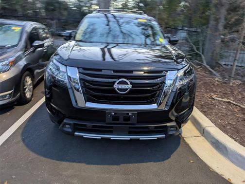 2023 Nissan Pathfinder SL 4WD