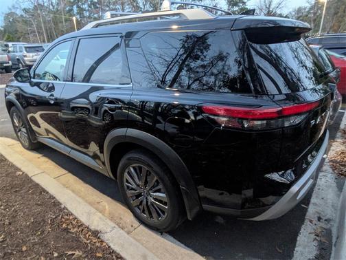 2023 Nissan Pathfinder SL 4WD