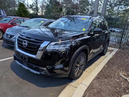 2023 Nissan Pathfinder SL 4WD