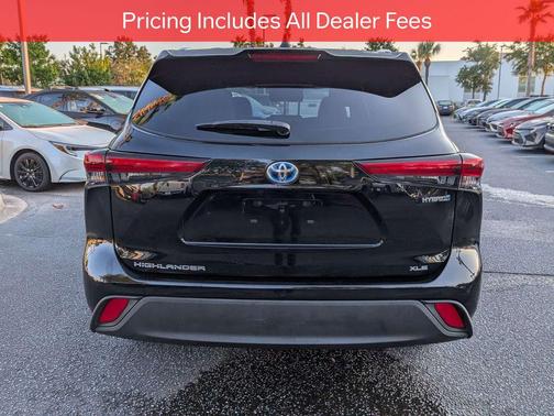 Midnight Black Metallic 2021 Toyota Highlander Hybrid XLE